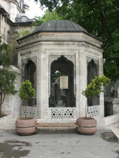 <p>Bulak Mustafa Paşa Türbesi</p>
<p>Eyüp Sultan Camii mihrab tarafında - Eyüp</p>