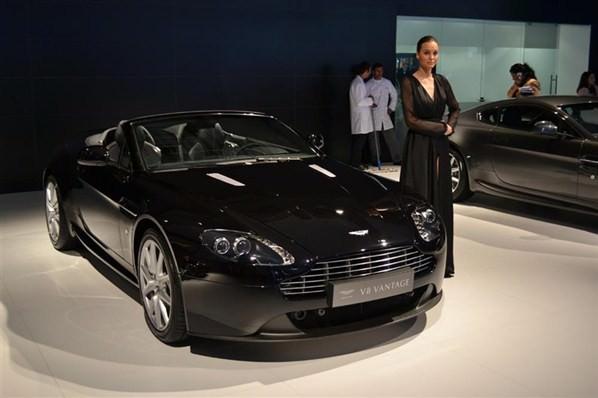   Aston Martin V8 Vantage
