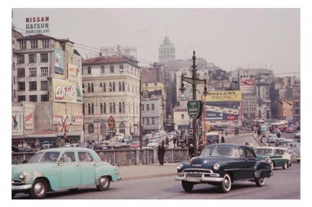 <p>Indiana Üniversitesi, Charles W. Cushman fotoğraf koleksiyonundan eski İstanbul fotoğrafları çıktı. Günümüze kıyasla daha tenha görülen İstanbul'un bu fotoğrafları 1965 yılında çekilmiş.</p>