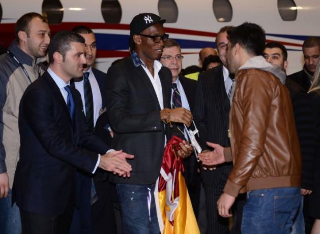 çok abartmayın sanki gelende Drogba G.Saraya geldi sanacak siz değil rakipler heyecanlansın :)