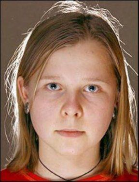 <p>X-Ray gözlerine sahip: Natasha Demkina Rusya’da yaşayan henüz 10 yaşındaki Natasha Demkina’nın yeteneği röntgen gözlerine sahip oluşu. Demkine karsısındakinin sadece kıyafetin içindeki bedenini görmüyor, organları ve onların işleyişini de görüyor.</p>