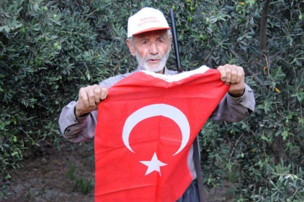 <p>Torununa yazdırdığı dilekçede, "Gücünü avcılar başı ve pehlivanlar  pehlivanı Hazreti Hamza'dan aldığını, Çözüm Süreci'ni ihlal eden PKK'ya karşı mücadelede etkin rol almak istediğini" belirten Aksu, Genelkurmay Başkanlığına  e-mail gönderterek orduya kabulü için talepte bulunduğunu dile getirdi. </p>
