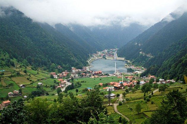 <p>Trabzon: 551 bin 990 seçmen, 2 bin 226 sandıkta oy kullanacak.</p>