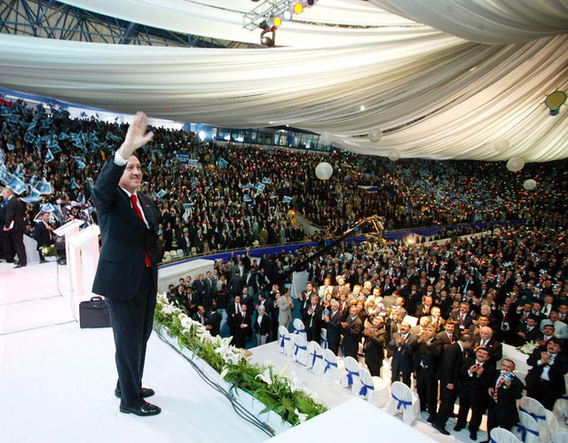 <p>12 Ekim 2003, 1. Olağan Büyük Kongre</p>
<p> </p>