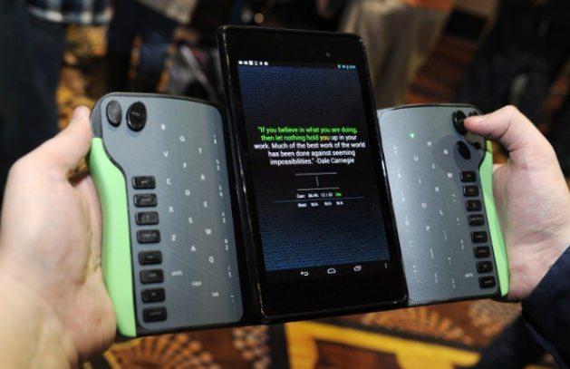 <p>TrewGrip klavye... Tablete monte edilen bu klavye ile kullanıcı klavyenin ön yüzüne bakmadan giriş yapabiliyor. </p>