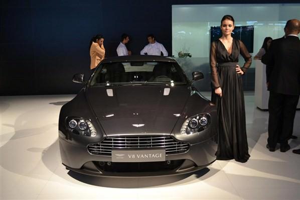   Aston Martin V8 Vantage