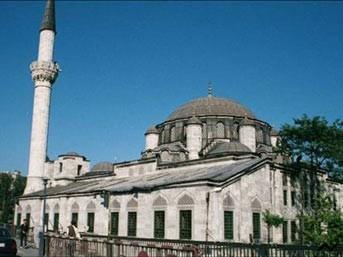 Sokullu Mehmed Paşa Camii- Azapkapısı Mimar Sinan tarafından 1578de Sokollu Mehmet Paşa adına yapılmıştır.