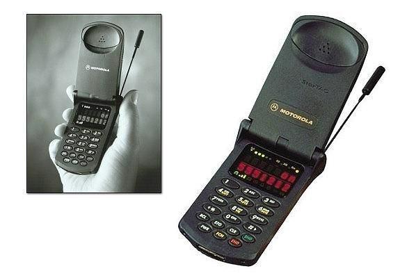 <p>1996 - Motorola StarTAC Bir hesap makinesinin ekranına sahip olsa da evet işte bir cep telefonu diyebileceğimiz ilk model.</p>
