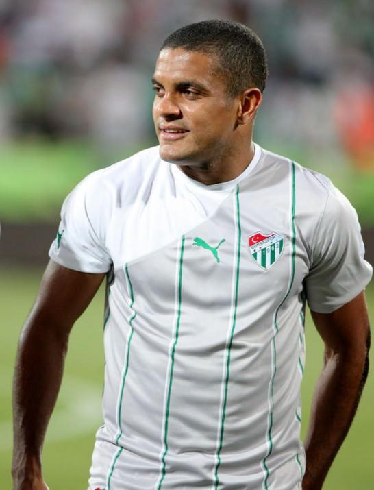 <p>Wederson</p>