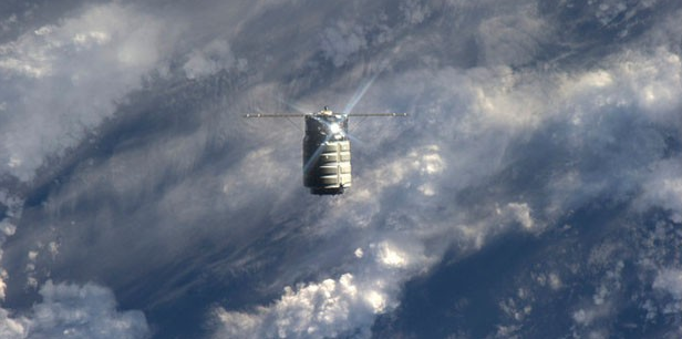 <p>Eylül 2013'te çekilen fotoğrafta insansız ticari kargo gemisi Cyngus bulutları aşarak uzay istasyonuna yaklaşıyor.</p>