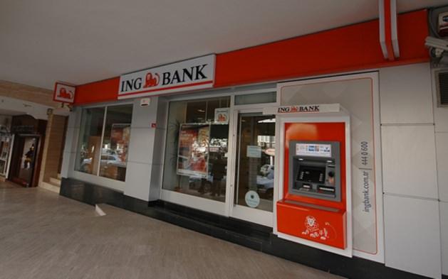 <p><strong> İng Bank 15 yeni şube</strong></p>
<p><span style="line-height: 13pt;">Türkiye'de 72 ilde 331 şubesi ve 5.790 personeli bulunuyor. 2013 yılında 14 yeni şube açan, bunun yanı sıra 20 şubesini de yeni konseptine göre yenileyen banka, 2013 yılında 1.500 un üzerinde kişiyi işe aldı. 2014 yılında 15 yeni şube açılışı yapacak olan ING Bank açılan şubeler için alımlara devam edecek. Aynı zamanda genel müdürlük ve Kahramanmaraş operasyon ve çağrı merkezi için alımları sürdürecek. Kahramanmaraş'ta 150 civarı olan çalışan sayısı 2014 sonunda 400'ün üzerine çıkacak.</span></p>