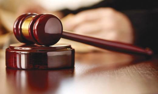 <p>Uzaktan baktığınızda, olay “mal satışı” olarak gözüküyor.<br />Aslında yapılan iş yüzde 20 komisyonla “tefecilik” oluyor (Aslında ilk ödeme birinci ay olduğundan ortalama ödeme 6 ay faiz ise yüzde 40 oluyor). <br />Akşama kadar bu şekilde gelip gidenin haddi hesabı yok.<br />Akşam olduğunda, ciddi bir para kazanmış oluyorlar!</p>