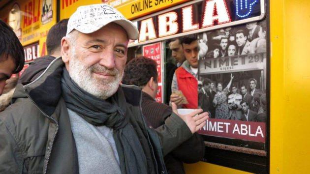 <p>9 Kasım 2013<br /><br />Gazeteci Savaş Ay gırtlak kanseri tedavisi gördüğü Samatya'daki İstanbul Eğitim ve Araştırma Hastanesi'nde hayatını kaybetti. </p>