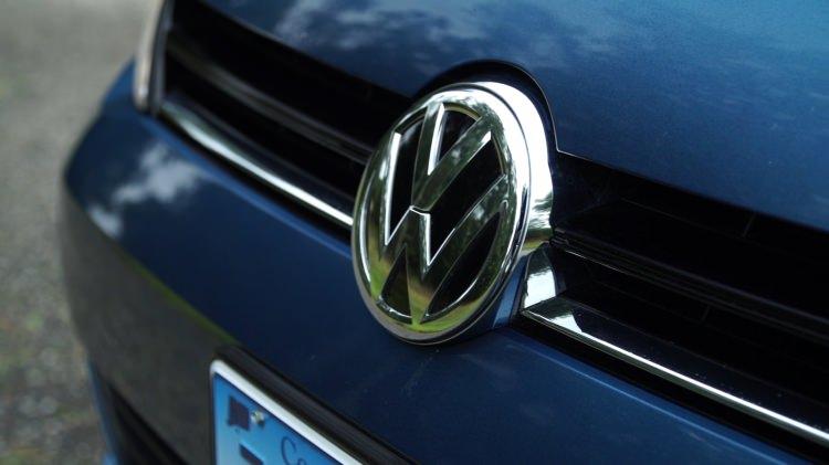 <p>Alman üretici söz konusu sorun nedeniyle Almanya'da 288 bin VW markalı otomobili geri çağırdı.</p>