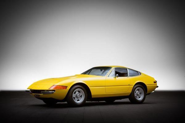 <p><strong>1972 Ferrari 365 GTB/4 Daytona</strong><br />Fiyat aralığı 350 bin dolar ile 425 bin dolar arasında.</p>