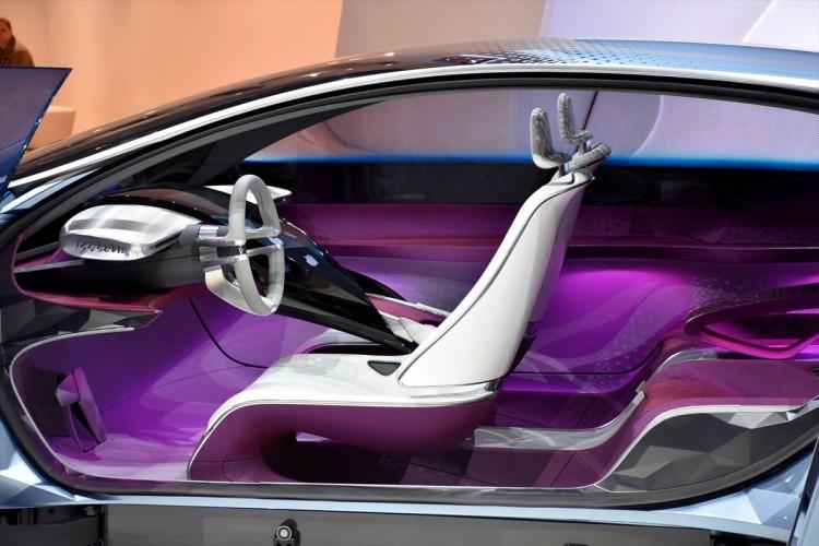 <p>Dünyanın en büyük otomobil fuarlarından olan ve bu yıl 67’ncisi düzenlenen Uluslararası Frankfurt Otomobil Fuarı (IAA) devam ediyor. 24 Eylül'de sona erecek fuarda, Borgward isabella concept modeli de tanıtıldı.</p>

<p> </p>
