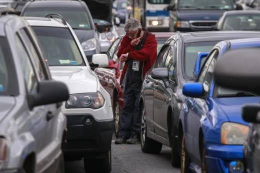 Afetin vurduğu yerleşim yerlerinde elektrik kesintisi devam ediyor. New Jersey'li müşterilerin yüzde 43'ü, New York'luların yüzde 16'sı hala elektriksiz. Manhattan'daki tüm elektrik arızalarının cumartesiye kadar giderilmesi bekleniyor. 