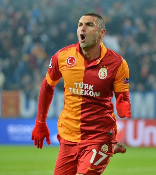 <p>Transferde istediği oyuncuları bir bir renklerine bağlayan sarı kırmızılılar, daha önce Lazio ve Lokomotif Moskova'nın kapısından dönen Trabzonsporlu Burak Yılmaz'ı 5 milyon euro bonservis bedeli ile kadrosuna dahil etti.</p>