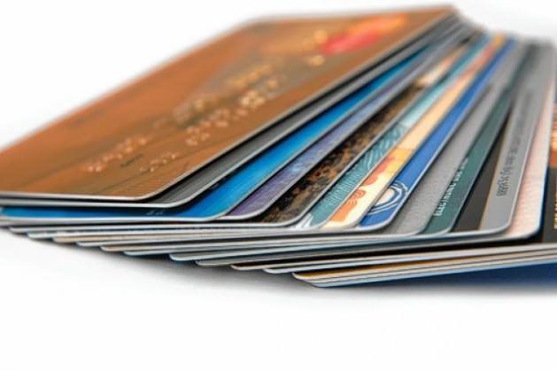 6- Kredi Kartından Yurt Dışı Dolandırıcılığı! : “Kredi kartımdan yurt dışından 2 bin 200 TL para çekilmiş. Bankaya itiraz ettim,banka itirazı reddetti. Şifre ile yapılmış onun için itirazı kabul etmediler.Büyük bir ihtimalle bilgisayarımdan bilgilerimi ele geçirip kredi kart bilgilerimi,kimlik bilgilerimi ve şifremi ele geçirmişler, virüs salmışlar bilgisayarıma. Ondan sonra karttan çekmişler,şimdi ben ne yapayım,nereye başvurayım. Harcamalar yurt dışından olmuş.”