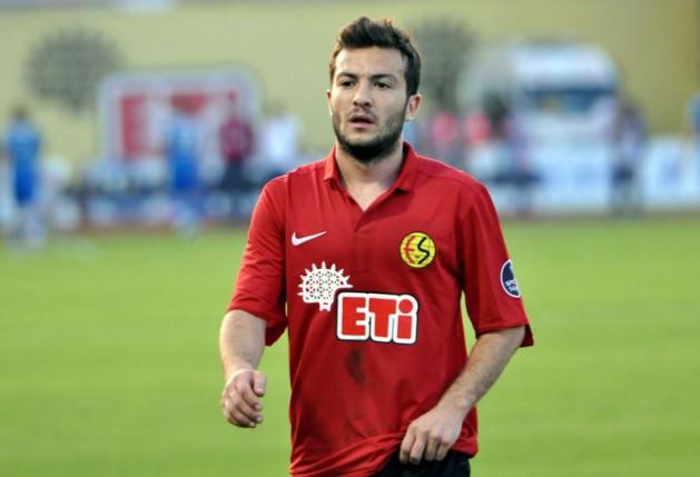 <p><strong>Özgür Çek</strong><br />Cennetin Suyu Ruhuna işlesin Toprağın bol ruhun huzurlu Olsun Selçuk Yula..</p>