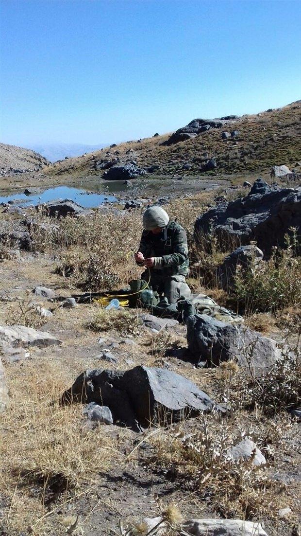 <p>Operasyonların tamamlandığı ve PKK'lı teröristlerin kendilerine kale olarak gördükleri Buzul Dağları bölgesindeki Havilati göller ve civarındaki arama tarama faaliyetlerinin tamamlandığı öğrenildi. </p>
<p> </p>
