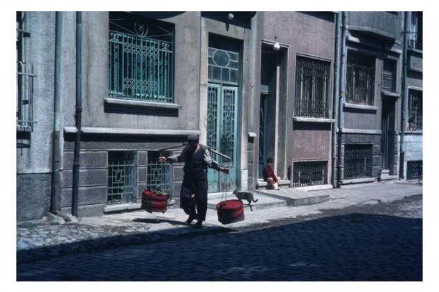 <p>Dünyaya yön veren devletlere başkentlik yapan İstanbul, her dönemin gücünü ve kültürel yapısını içinde barındırıyor. Bu güzel şehirde bir tarihi yolculuğa çıkmak ister misiniz? Yaşlılardan sürekli "Ah nerde o eski İstanbul" serzenişlerini çok fazla duymuşsunuzdur. Büyük devletlerin başkentliğini yapmış bu özel şehir, antik çağlardan günümüze kadar binlerce yılın kültürel etkilerini de hâlâ koruyor.</p>