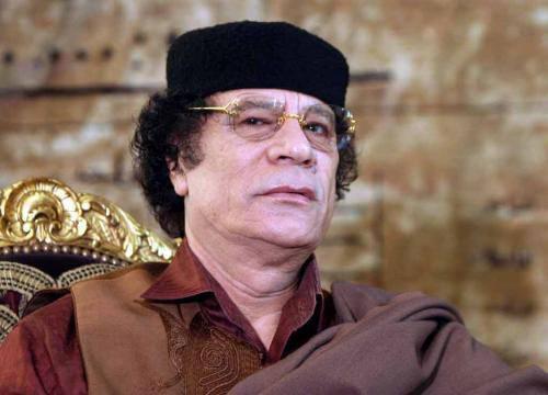 Ertesi gün Libya'nın devrik lideri Kaddafi öldürüldü. 
