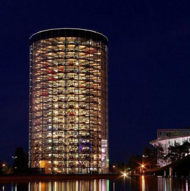 <p>Kuleler, Volkswagen fabrikasına 700 metrelik bir yeraltı tüneliyle bağlanıyor.</p>