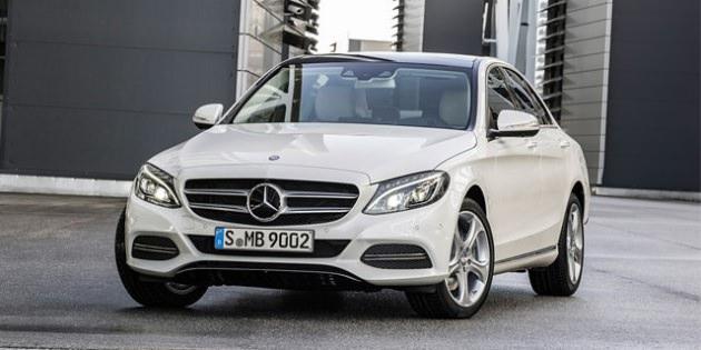 <p>Renault raflarından alınan 1.6 lt (130 beygir) dizel motorlu versiyonsa ekim ayından itibaren gelecek. Ancak bu motorda ilk etapta otomatik şanzıman alınamayacak. C Serisi'nde dizel otomatik şanzıman versiyonuna sahip olmak isteyenlerin 2015 yılına kadar beklemesi gerekecek. Aracın yıl sonuna kadarki Türkiye kotasıysa 3 bin 500 adet.</p>