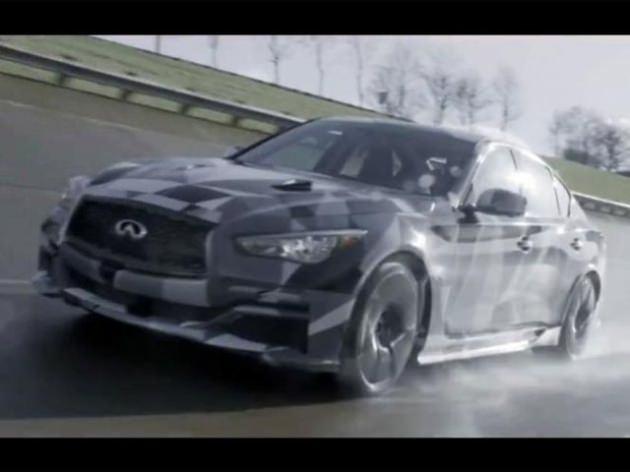 Sebastian Vettel, Infiniti Q50 Eau Rouge'un geliştirilmesine yardımcı oldu.