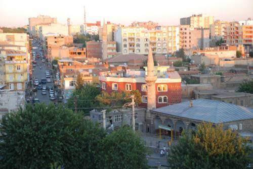 <p>Siverek Nüfusu:205.638 Bağlı olduğu il: Şanlıurfa</p>
