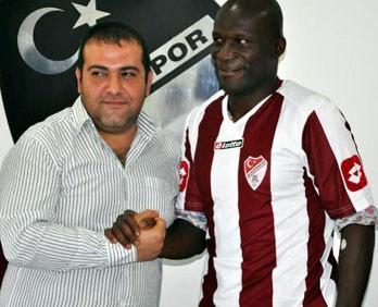 HERVE TUM (ELAZIĞSPOR) 2007'den beri ligimizde top koşturan ve Bursaspor, Sivasspor, İBB ile Gençlerbirliği'nde forma giyen Herve Tum artık Elazığsporlu.