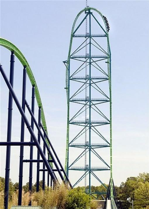 <p>En yüksek eğlence treni Jackson, New Jersey'deki Kingda Ka treni, 45 katlık bir bina yüksekliğinde. Tren aynı zamanda Kuzey Amerika'daki en hızlı eğlence treni, 128 millik hıza 3,5 saniyede ulaşabiliyor.</p>
