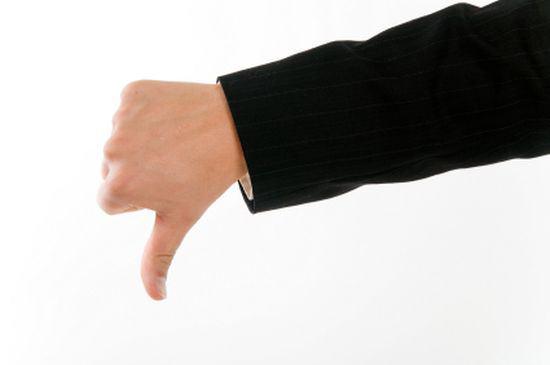 6 - Geçici hayal kırıklıklarını atlatamamak  İşinize tutkuyla bağlıysanız, aldığınız red cevaplarını 'kişisel algılamamak' kolay değildir. Girişimciler ise aralarında yatırımcılardan gelen red cevapları, kabul edilmeyen tekliflerin de bulunduğu pek çok kötü habere hazırlıklı olsa iyi olur. Bu tip gelişmelere takılıp kalmak zaman kaybı olarak kabul ediliyor. Bir girişimci olarak başarmanın yolu, red cevaplarından öğrenilecek dersler çıkarmaktan geçiyor.
