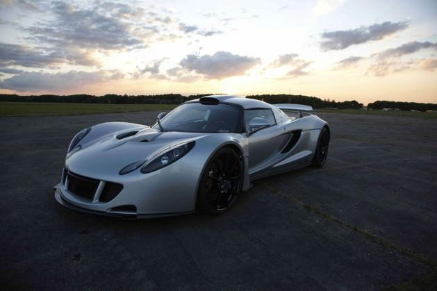 Hennessey Venom GT: Menşei Amerika olan otomobildeki 6,2 litrelik V8 motor bulunuyor. 100 kilometre hıza 2,5 saniyede ulaşabilen otomobilin 1,200 hp güç üreten serisi 1 milyon dolardan satılacak.