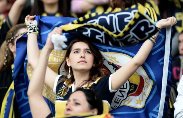 <p>Fenerbahçeli kadınlar 50.537 kişilik tribünlerin tamamını doldurarak kadın taraftarlar açısından rekor kırdılar.</p>