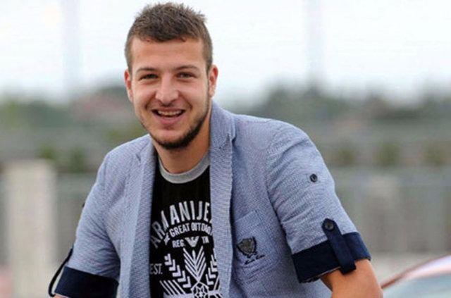 <p>Batuhan Ferrari’siyle İstanbul’a 35 dakikada gittiğini söyleyince... </p>
<p>Sergen: Valla Batuhan, bu kadarını ben bile yapmadım.</p>