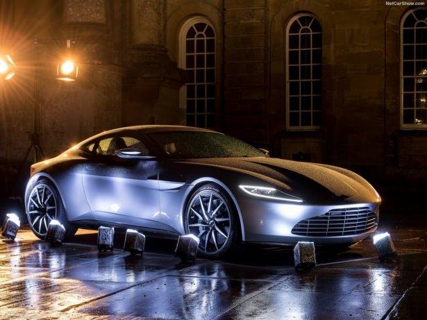 <p>James Bond'un son filmi "Spectre" için üretilen Aston Martin DB 10'lardan biri, bu filme ait bazı değerli eşyalarla birlikte açık artırmada satışa çıkıyor.<br />
<br />
İlginç bir sebepten dolayı satın alacak kişi bu süper arabayı kullanamayacak.</p>
