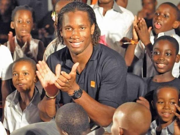 <p>Didier Drogba, Fildişi Milli Takım oyuncularını da arkasına alarak lükesindeki sivil savaşı durdurdu.</p>
