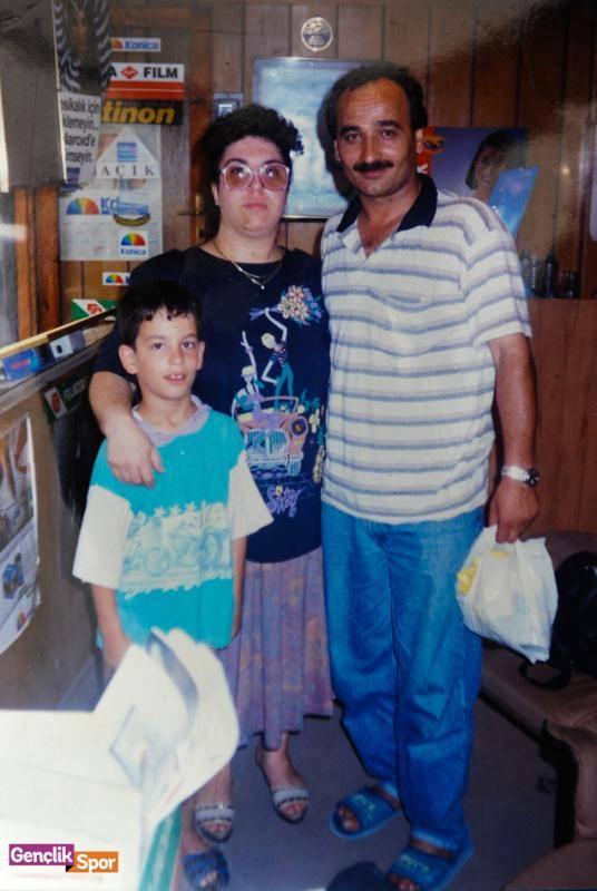<p>Arda, annesi ve babasıyla birlikte7 yaşında.</p>
<p> </p>
