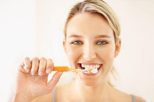 <p><strong>DİŞLERİNİZİ DOĞRU FIRÇALIYOR MUSUNUZ?</strong></p>

<p>Sağlıklı ve güçlü dişlere sahip olmak için dişlerinizi günde 3 defa fırçalamanız gerekir.</p>

