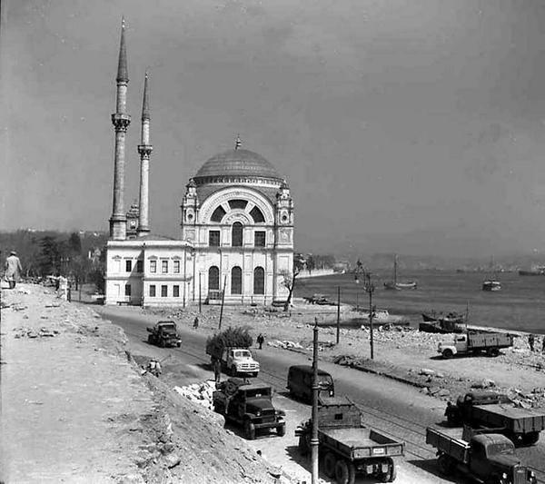 <p>Dolmabahçe çevresinde yol genişletme için yapılan yıkım çalışmaları adeta bugünlerin habercisi</p>
