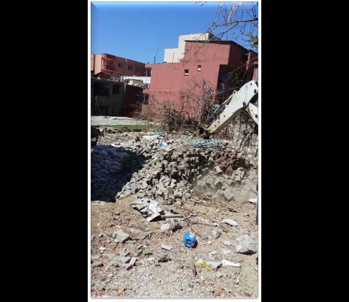 <p>Şırnak'ta güvenlik güçlerinin PKK'ya yönelik operasyonları sürüyor. Yapılan arama tarama faaliyetleri sırasında PKK'lı teröristlerin kullandığı tıbbi malzemeler arasında Röntgen ve EKG cihazı bulundu.</p>
<p> </p>