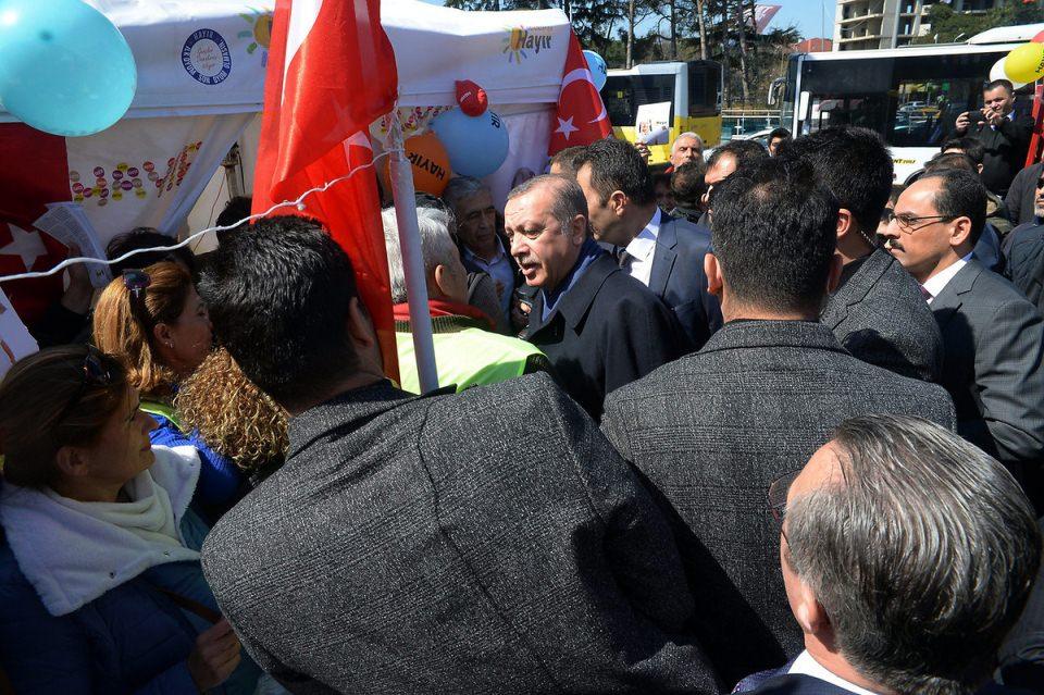 <p>Cumhurbaşkanı Recep Tayyip Erdoğan, Atatürk Havalimanı'na gitmek üzere öğle saatlerinde Tarabya Köşkü'nden çıktı. </p>

<p> </p>
