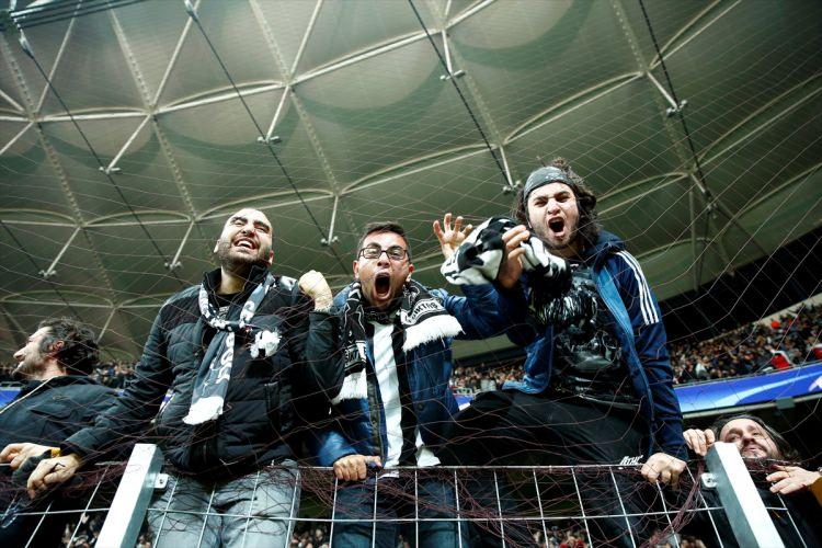 <p>İspanyol As Gazetesi de "Aboubakar'ın attığı gol Beşiktaş'a hayat verdi, Benfica'yı dağıttı" manşetini atarken bir diğer İspanyol gazetesi Marca da "Aboubakar Benfica'yı nakavt etti" manşetini attı.</p>