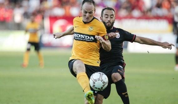 <div><strong>Olcan Adın Bursaspor'la imzalıyor!</strong></div>

<div> </div>

<div>Galatasaray'da geldiği günden bu yana gösterdiği performansla hayal kırıklığı yaratan Olcan Adın'la yollar ayrılma aşamasına geldi.</div>

<div> </div>

<div>Riekerink'in kadro dışı bıraktığı milli futbolcu, Bursaspor'la sözleşme imzalamak üzere...</div>

<div> </div>

<div>Taraflar arasında ufaka pürüzlerin kaldığı belirtiliyor. Tecrübeli futbolcunun ardından Galatasaray’da Umut Bulut, Endoğan Adili ve Tarık Çamdal’la da yolların ayrılması bekleniyor. Bu konuyla ilgili temasların da sürdüğü ifade ediliyor.</div>
