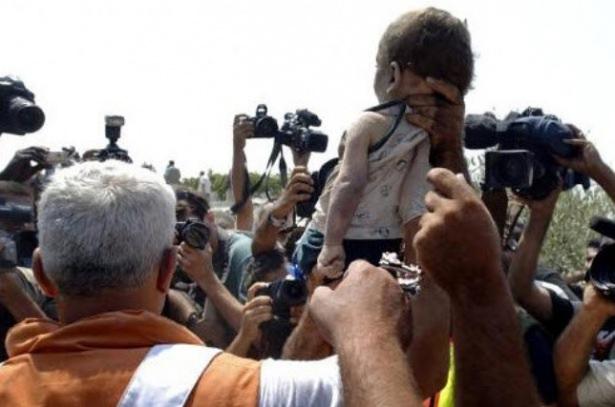 <p>Jeroen Oerlemans,Hollanda</p>

<p>İsrail'in Kana saldırısı sonucunda ölen bebeğin cesedi gazetecilere böyle gösterilmişti.</p>
