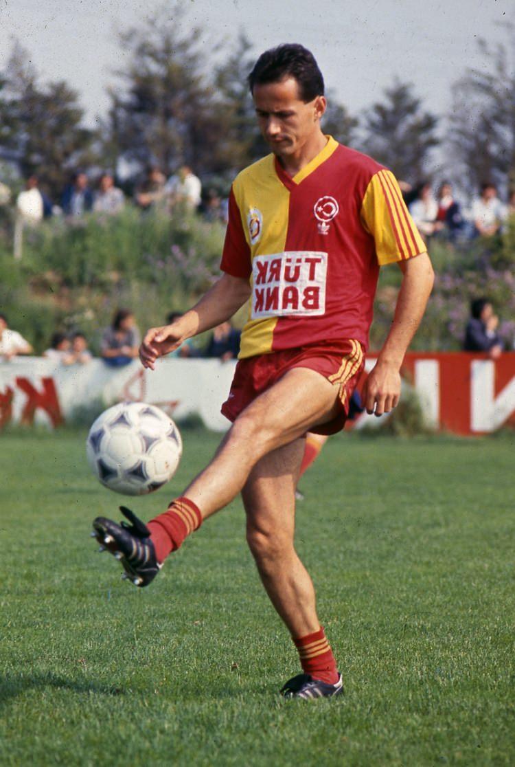 <p>Galatasaray Futbol Takımı. Cevat Prekazi. 1987</p>