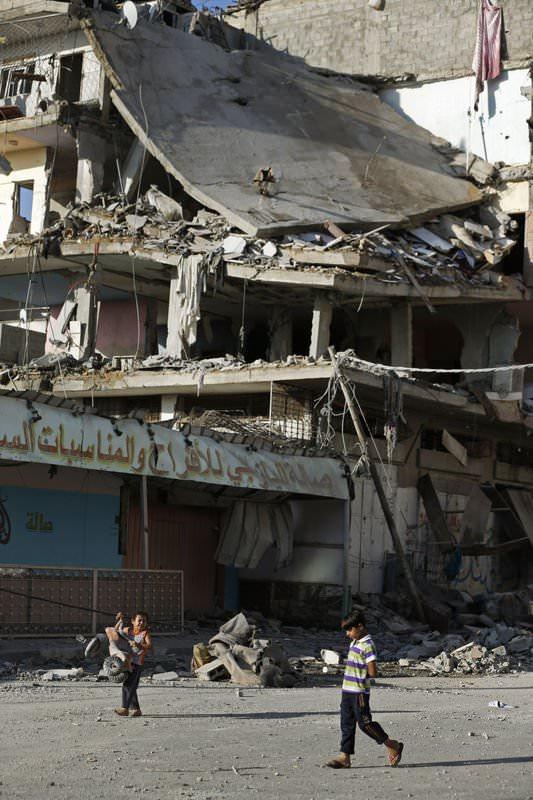 <p>Ger&ccedil;ekleşen saldırılarda şehir merkezinde bulunan &ccedil;ok sayıda iş yerinde hasar olduğu g&ouml;r&uuml;ld&uuml;.</p>
