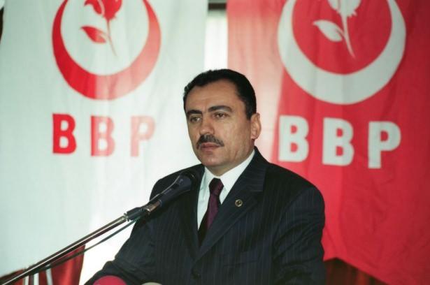 <p>BBP Genel Başkanı Yazıcıoğlu, 8 Eylül 2003'te partisince düzenlenen bir etkinlikte konuşurken</p>

